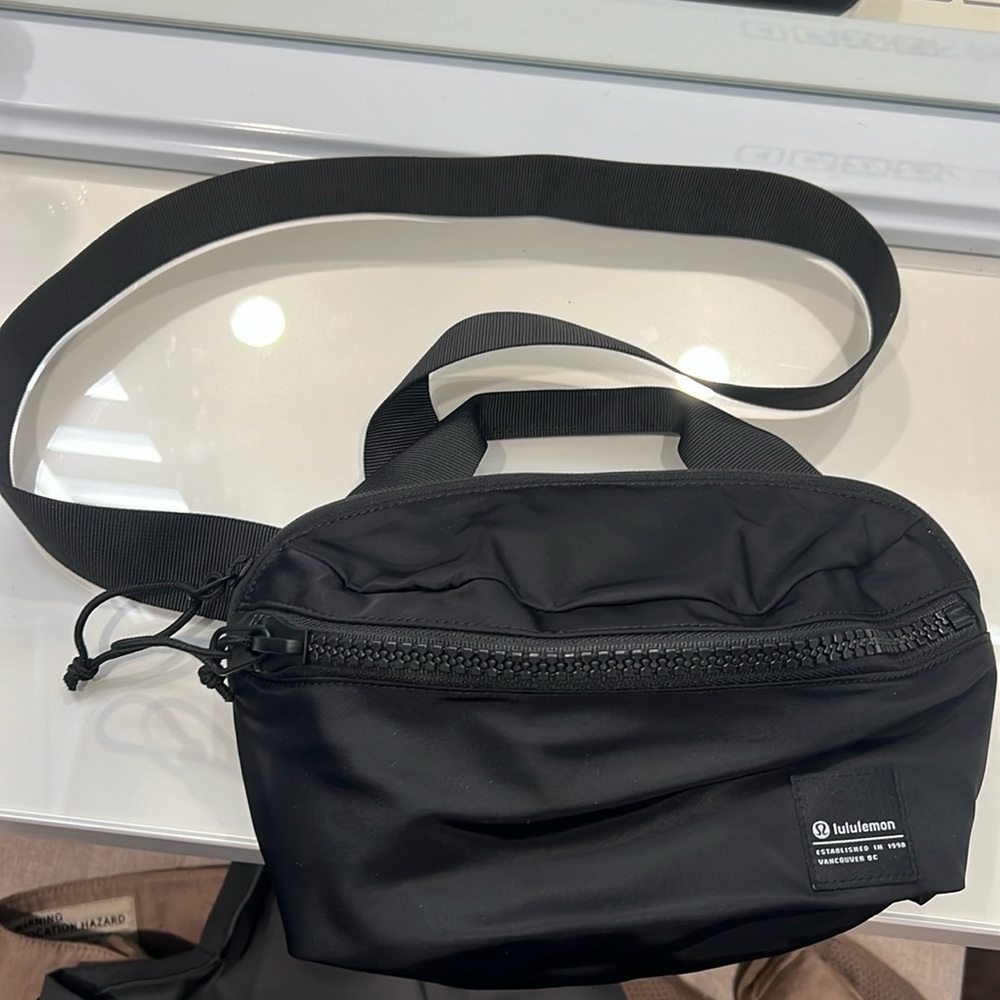 Lululemon fanny pack